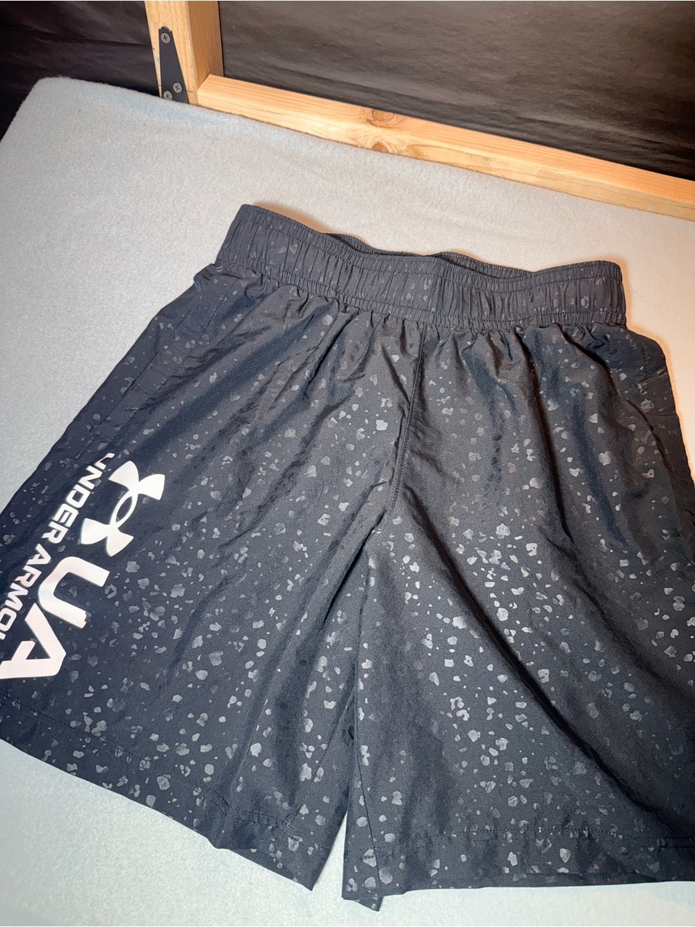 Under Armour Men’s Black Athletic Shorts with Subtle Speckle Size M #0089